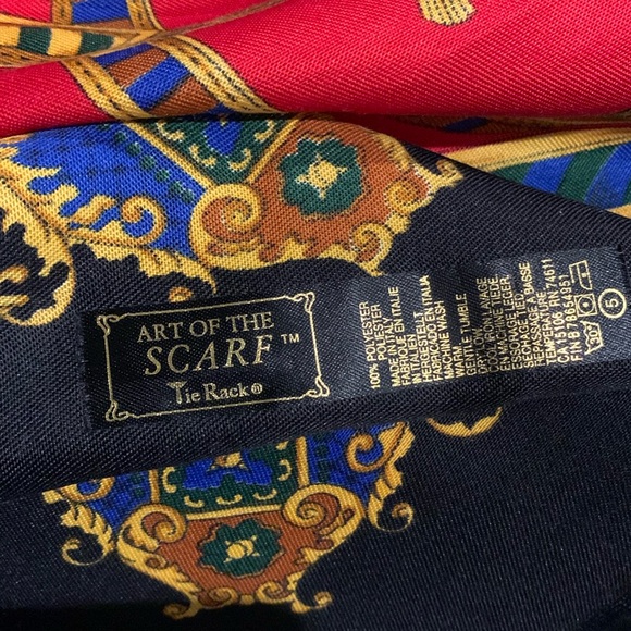 Enormous Vintage Italian designer classic floral print scarf or wrap 45” x 46” - Picture 7 of 7